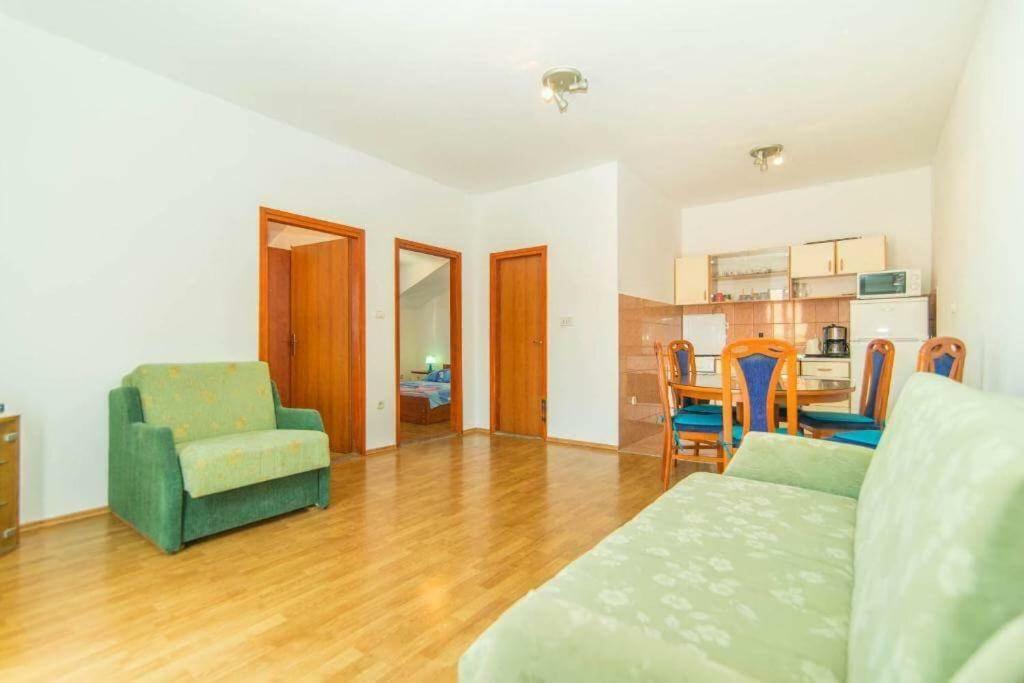 Apartmani Jerkin โวดีเซ ภายนอก รูปภาพ